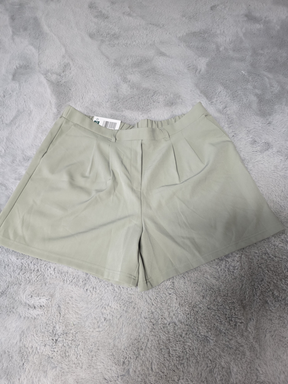 NWT 32 Degrees Sage Green Pleated Women’s Shorts